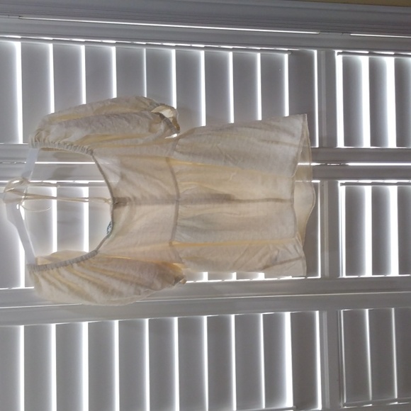 Cream colored blouse - Picture 2 of 5